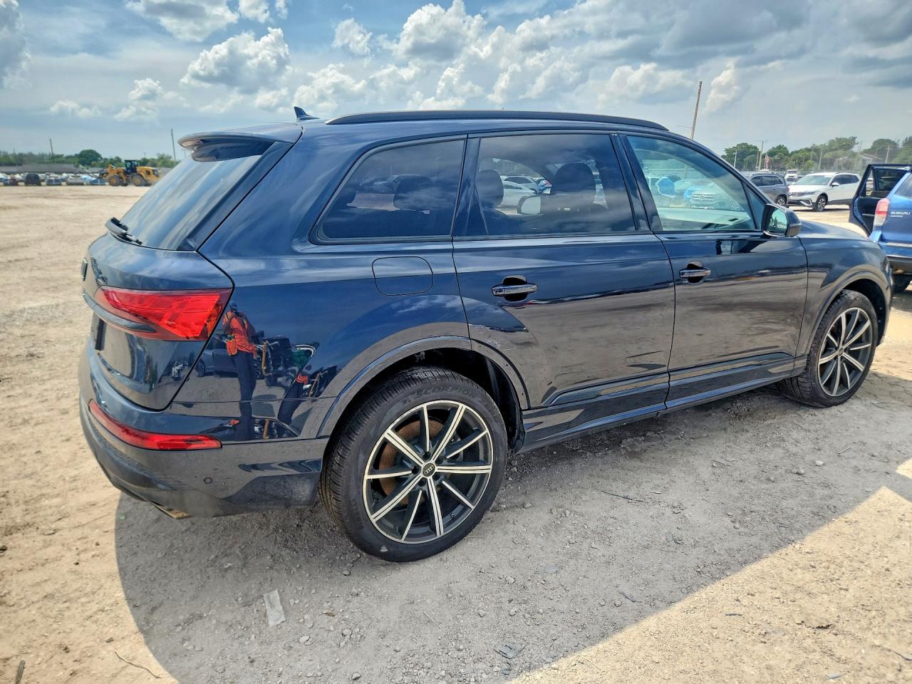 2025 AUDI Q7 quattro Premium Plus