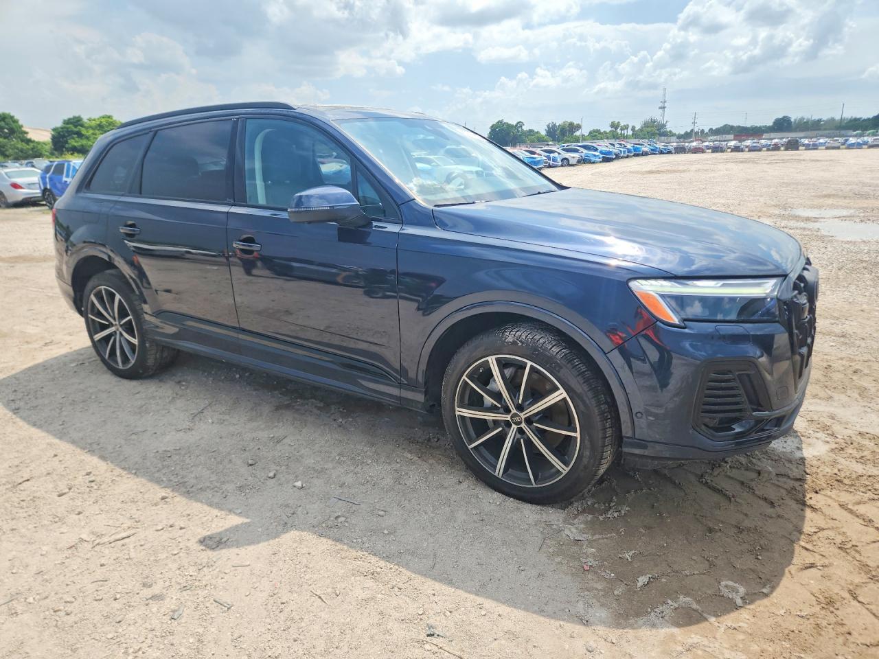 2025 AUDI Q7 quattro Premium Plus