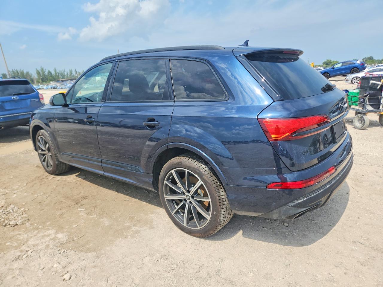 2025 AUDI Q7 quattro Premium Plus
