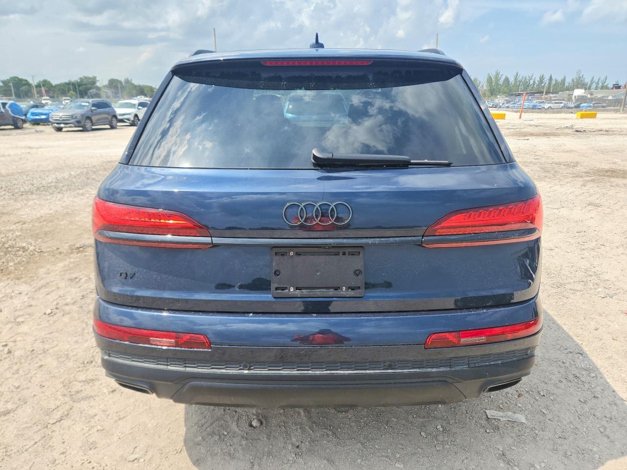 2025 AUDI Q7 quattro Premium Plus