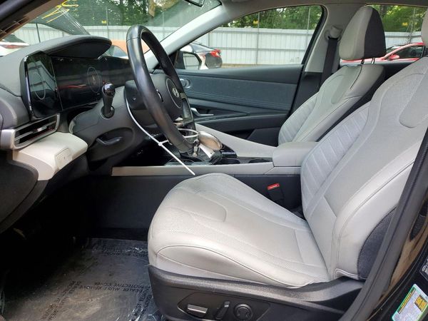 2024 HYUNDAI ELANTRA