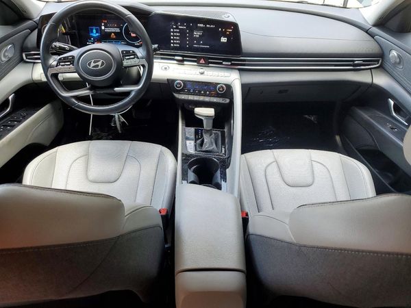 2024 HYUNDAI ELANTRA