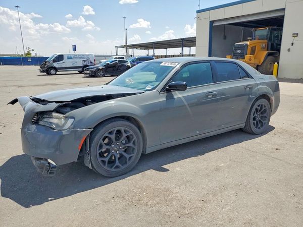 2019 CHRYSLER 300