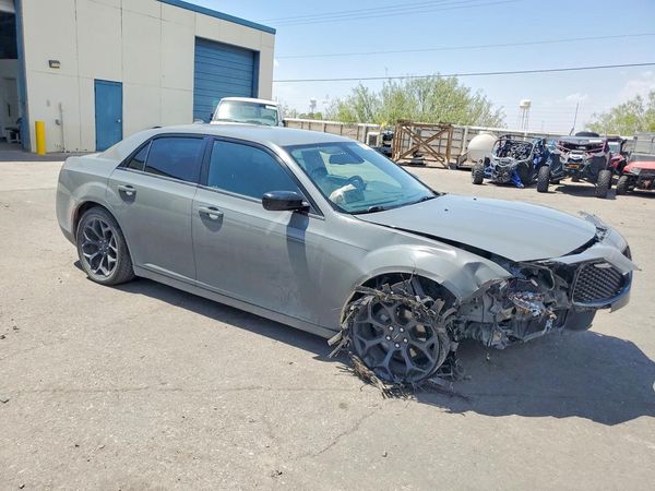 2019 CHRYSLER 300
