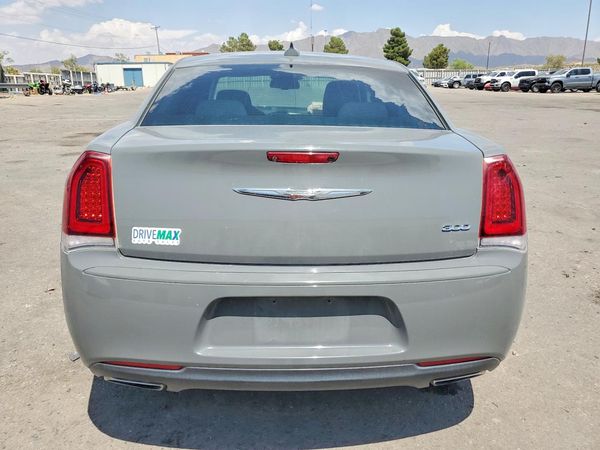 2019 CHRYSLER 300