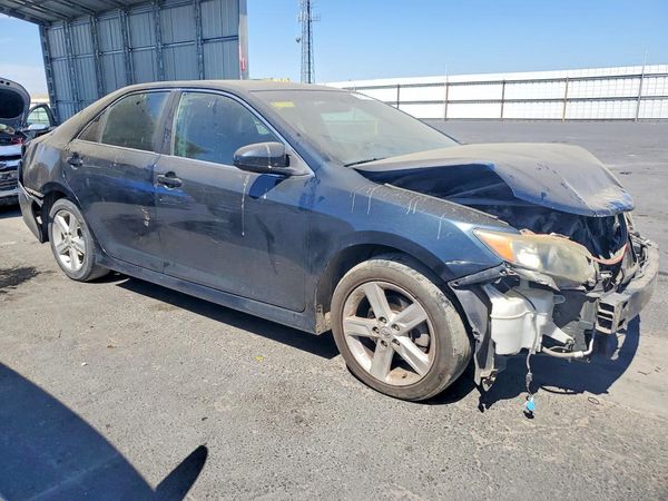 2014 TOYOTA CAMRY — Passenger 3/4
