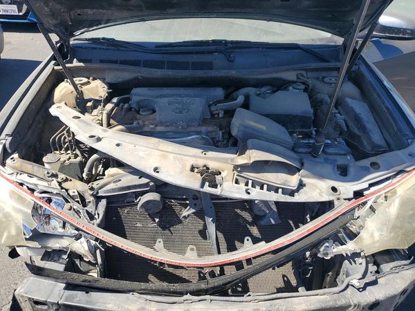 2014 TOYOTA CAMRY — Engine bay