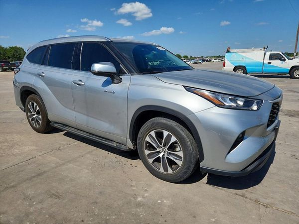 2020 TOYOTA HIGHLANDER XLE