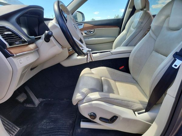 2016 VOLVO XC90