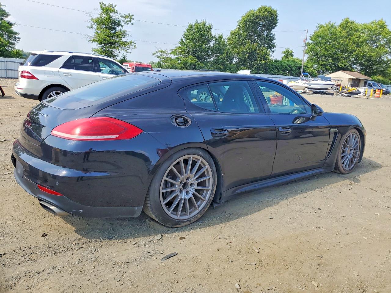 2016 PORSCHE PANAMERA Base (2WD), 4 (4WD)