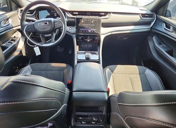 2024 JEEP GRAND CHEROKEE LAREDO 4X4