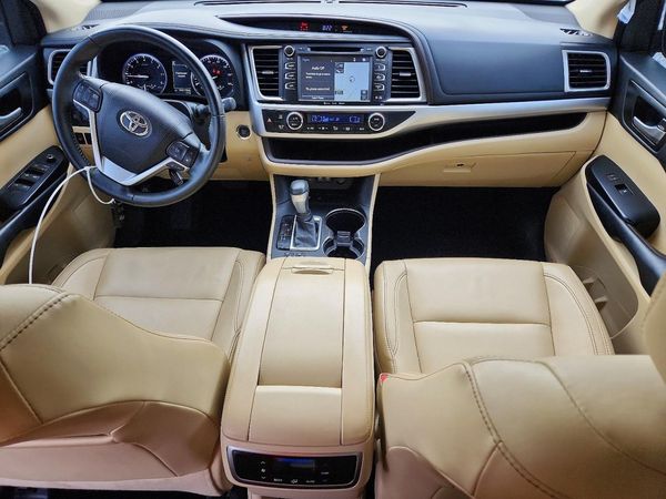 2017 TOYOTA HIGHLANDER SE/XLE