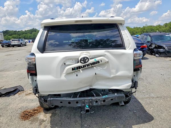 2024 TOYOTA 4RUNNER SR5 Prem