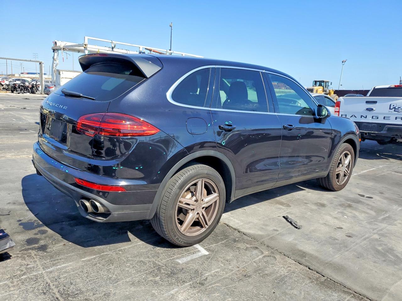 2015 PORSCHE CAYENNE