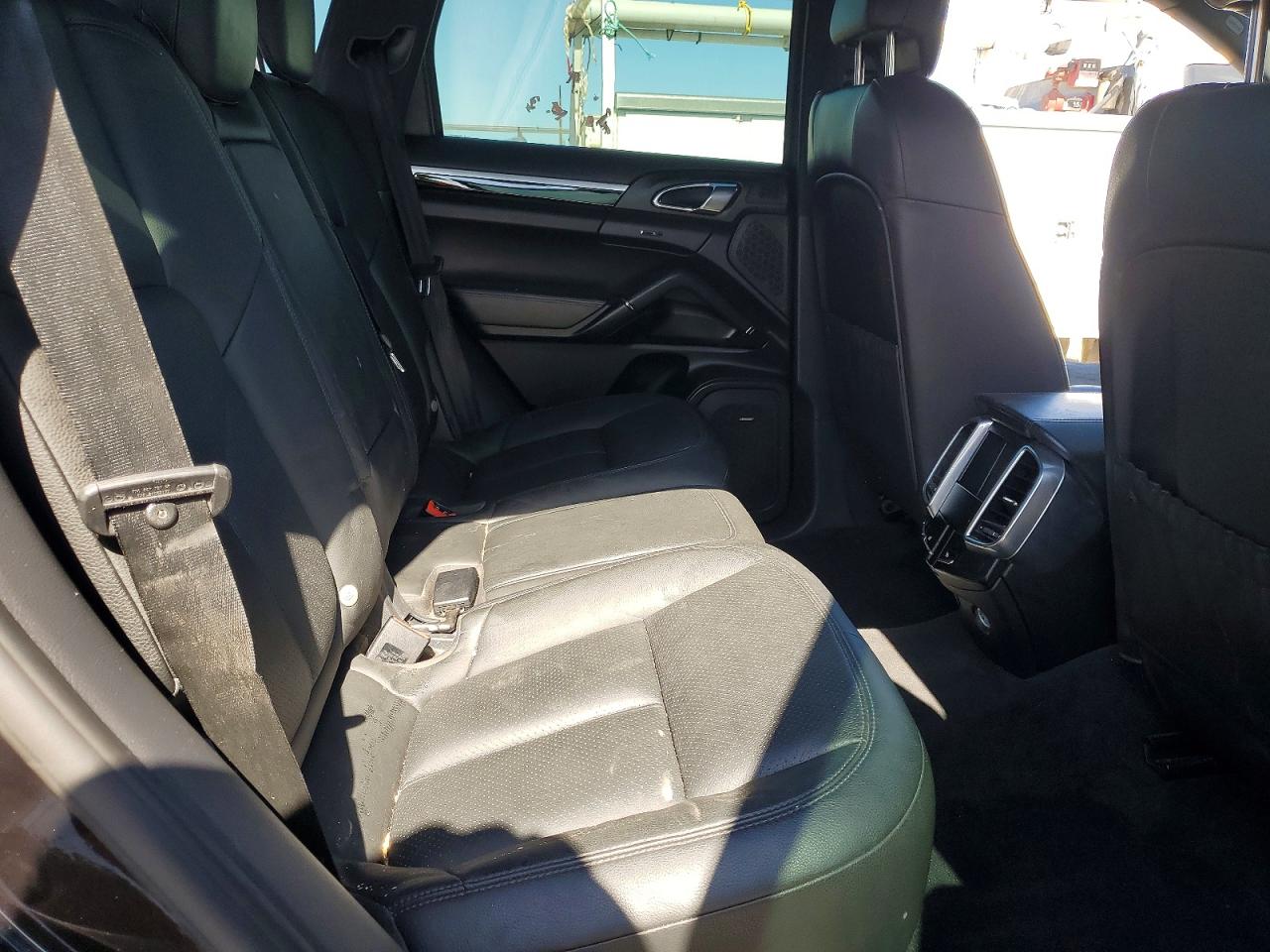 2015 PORSCHE CAYENNE