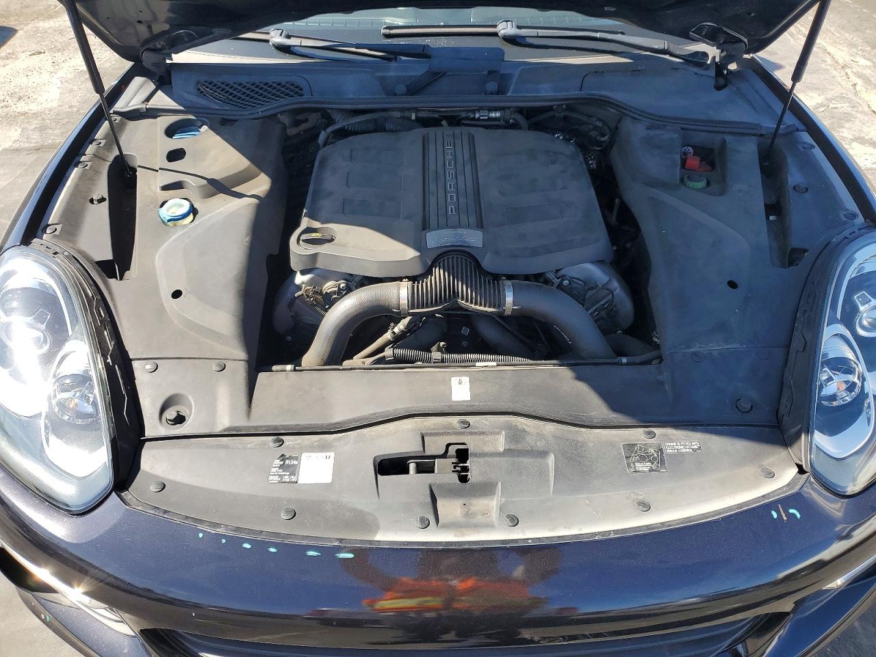 2015 PORSCHE CAYENNE