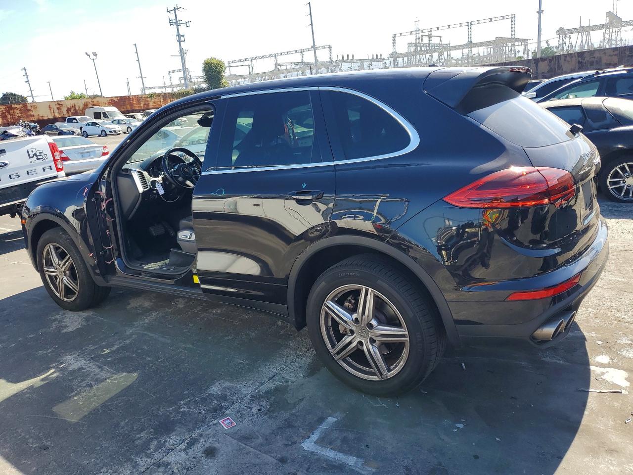 2015 PORSCHE CAYENNE