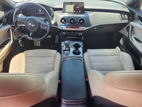 2019 KIA STINGER GT2
