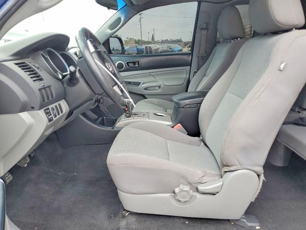 2015 TOYOTA TACOMA Delux Grade