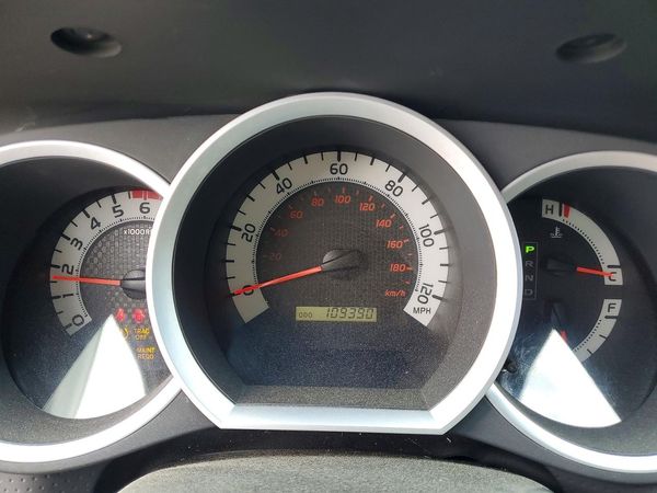 2015 TOYOTA TACOMA Delux Grade
