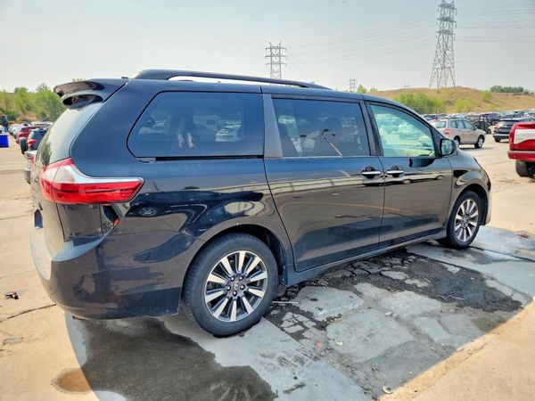 2018 TOYOTA SIENNA