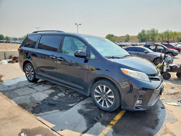 2018 TOYOTA SIENNA