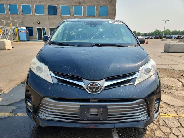 2018 TOYOTA SIENNA