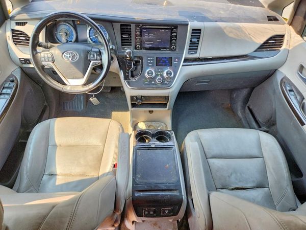 2018 TOYOTA SIENNA