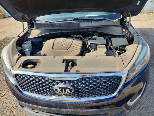 2018 KIA SORENTO L, LX — Engine bay