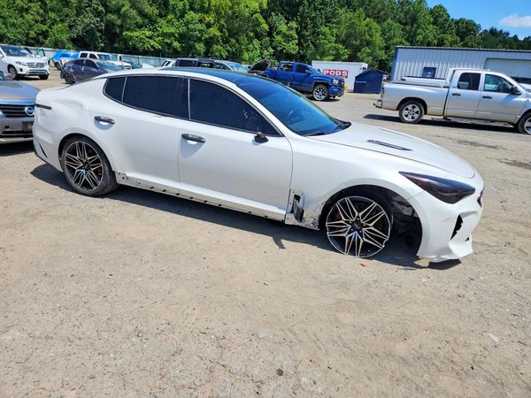 2023 KIA STINGER