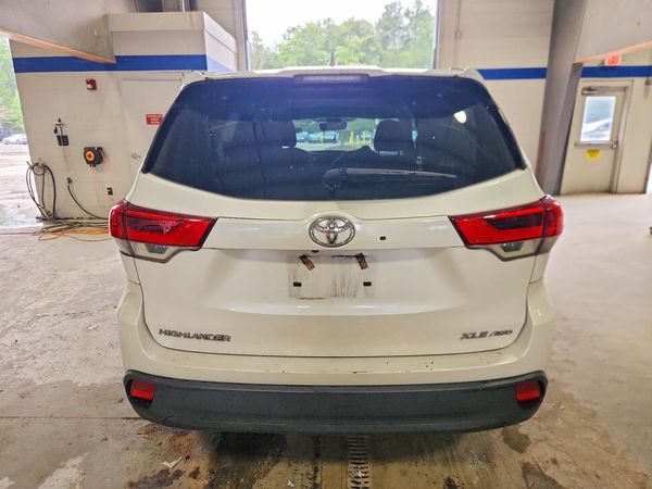 2019 TOYOTA HIGHLANDER SE/XLE