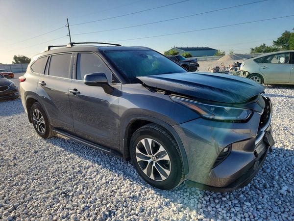 2021 TOYOTA HIGHLANDER XLE