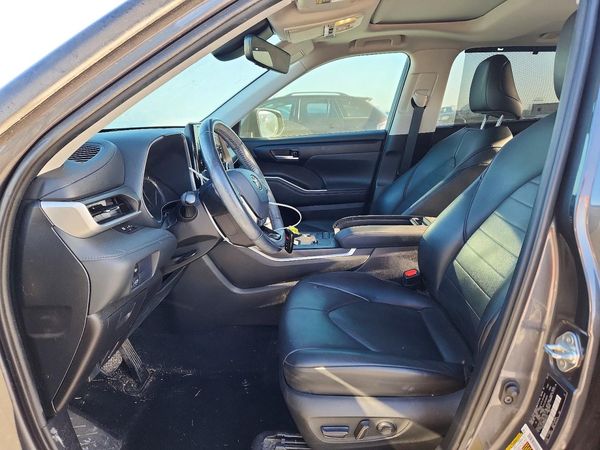 2021 TOYOTA HIGHLANDER XLE