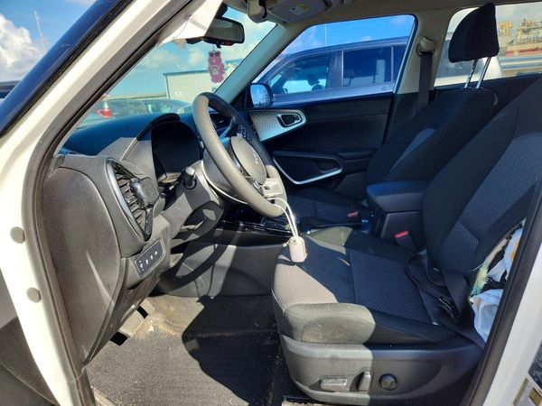 2024 KIA SOUL LX, S