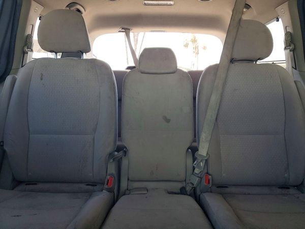 2016 KIA SEDONA LX - Middle-low