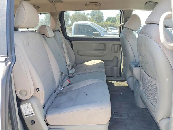 2016 KIA SEDONA LX - Middle-low