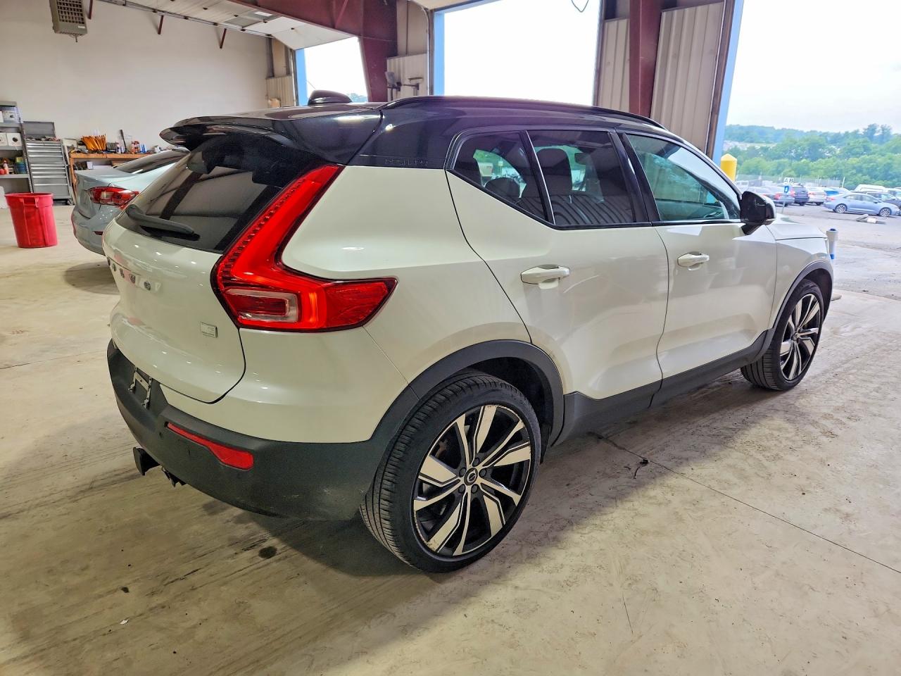 2021 VOLVO XC40 Recharge