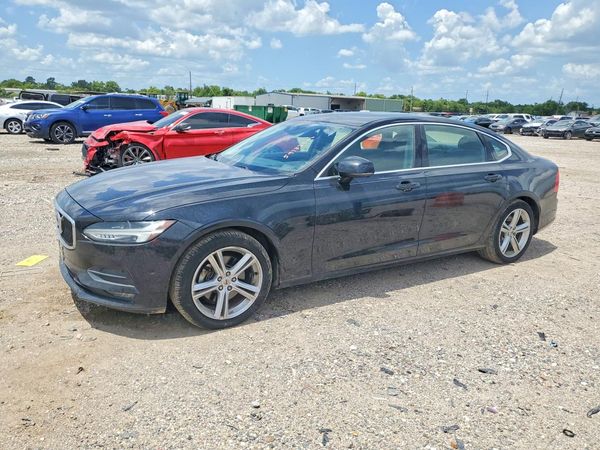 2018 VOLVO S90 Momentum