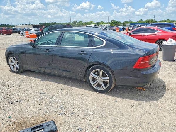 2018 VOLVO S90 Momentum