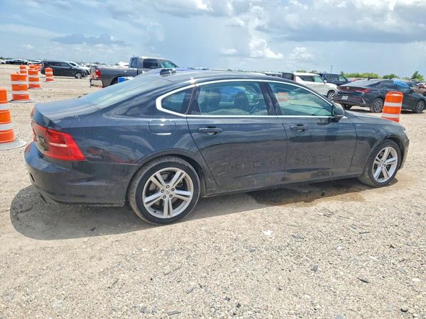 2018 VOLVO S90 Momentum