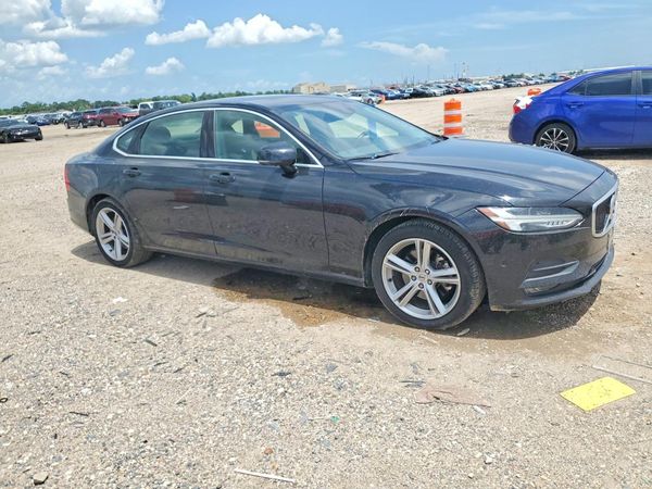2018 VOLVO S90 Momentum