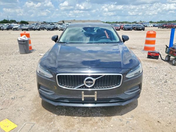 2018 VOLVO S90 Momentum