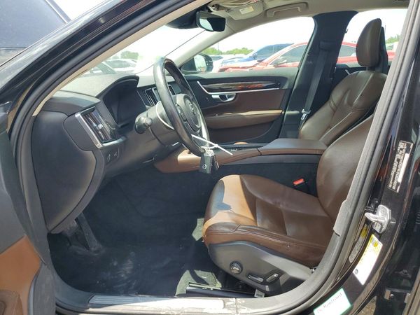 2018 VOLVO S90 Momentum