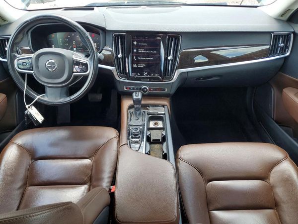 2018 VOLVO S90 Momentum