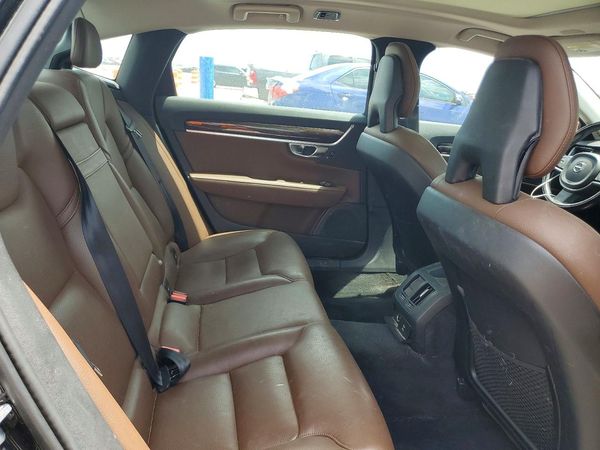 2018 VOLVO S90 Momentum