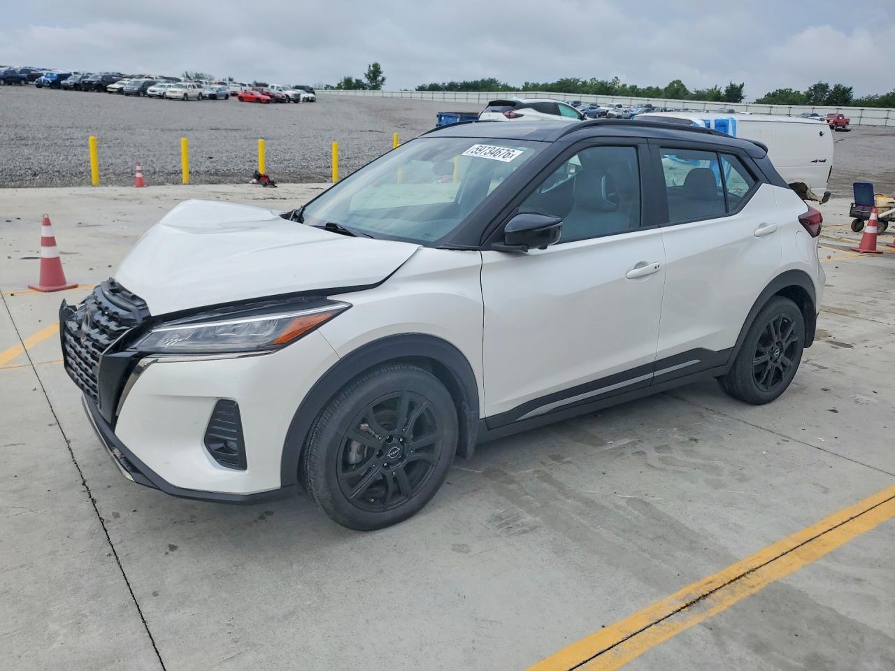 2024 NISSAN KICKS