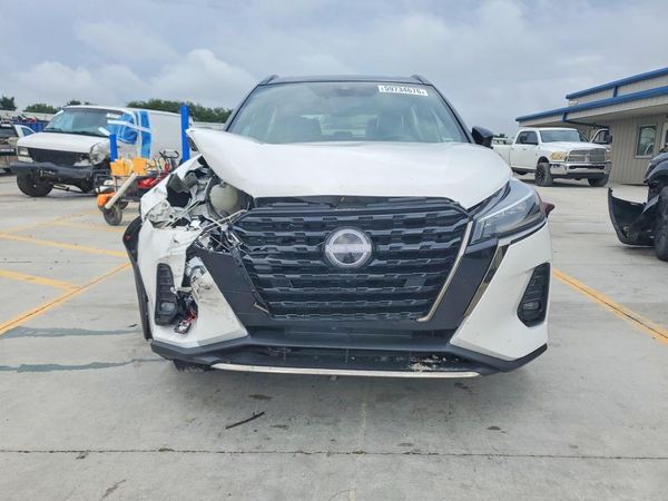 2024 NISSAN KICKS
