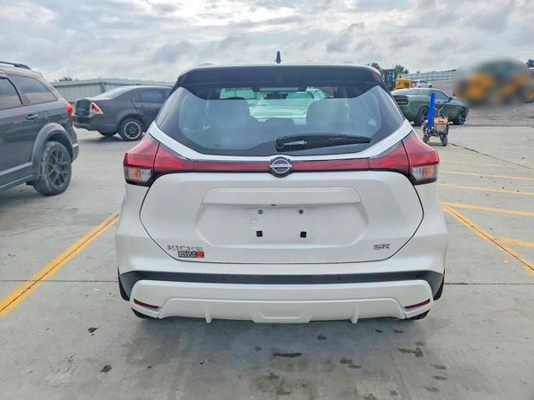 2024 NISSAN KICKS