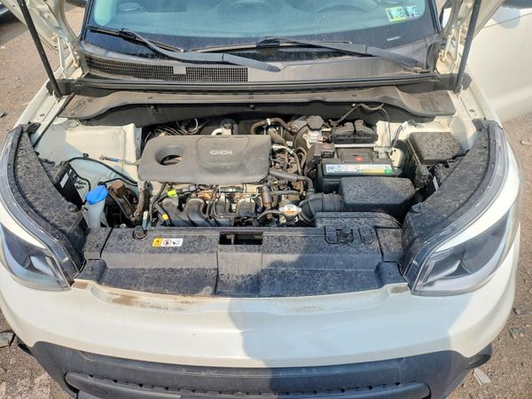 2017 KIA SOUL Base — Engine bay