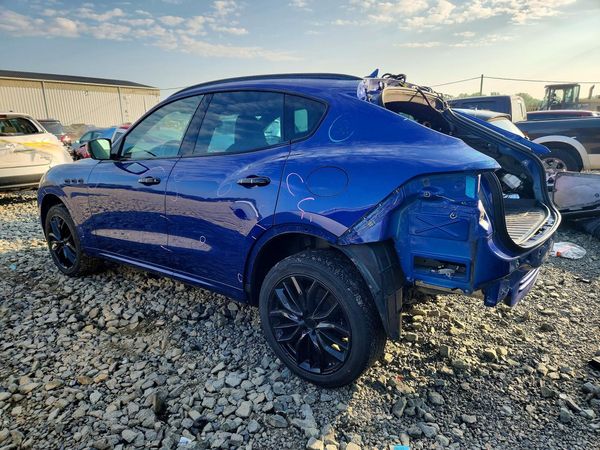 2018 MASERATI LEVANTE Sport